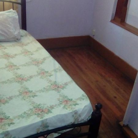 Robert'S Guest House Port of Spain Exterior photo