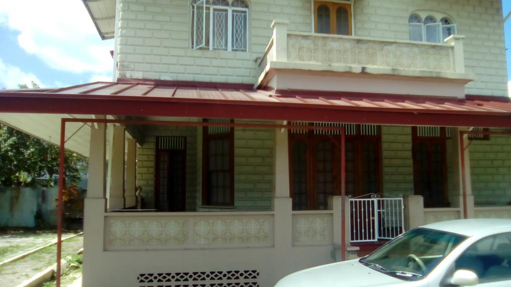 Robert'S Guest House Port of Spain Exterior photo