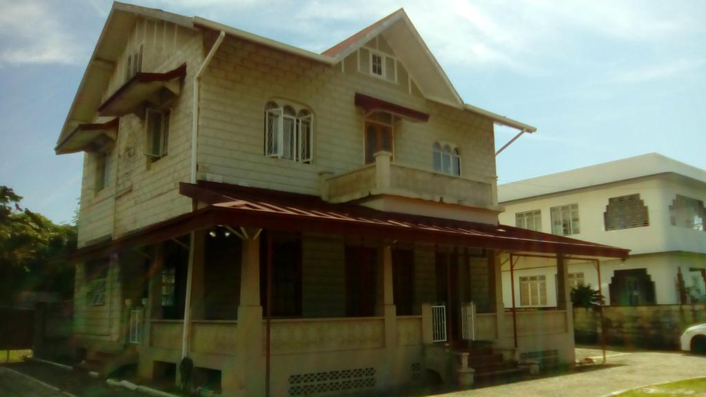 Robert'S Guest House Port of Spain Exterior photo