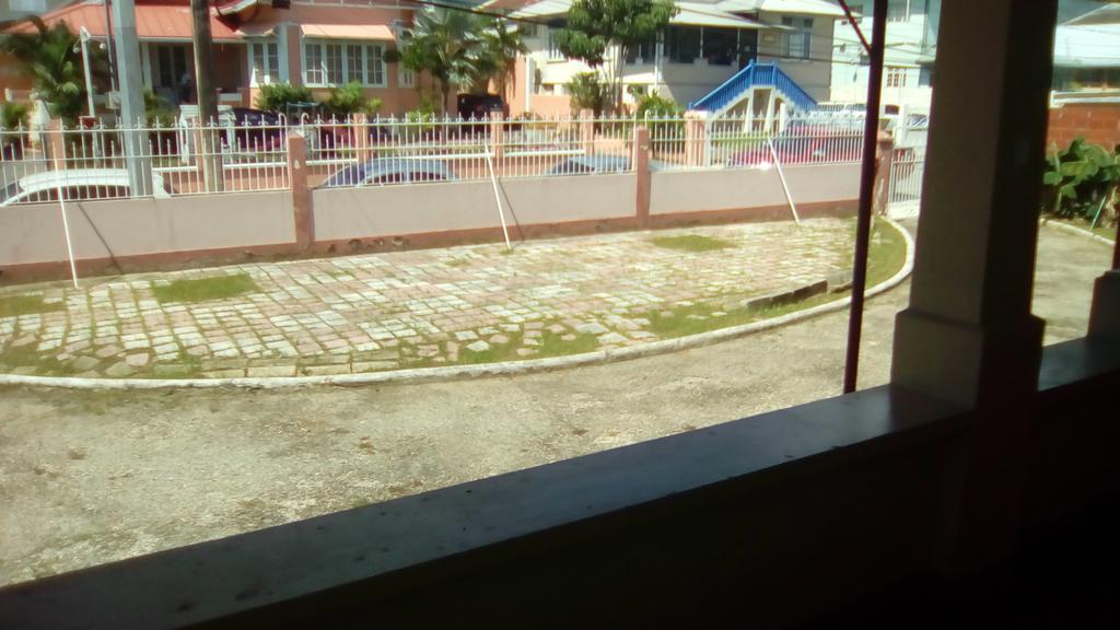 Robert'S Guest House Port of Spain Exterior photo